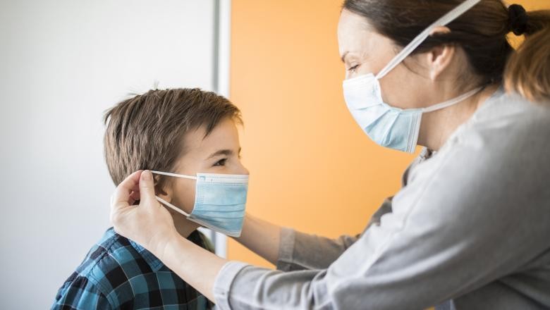 Copiii sub 5 ani au o cantitate de virus de 10 până la 100 de ori mai mare decât adulții (studiu)