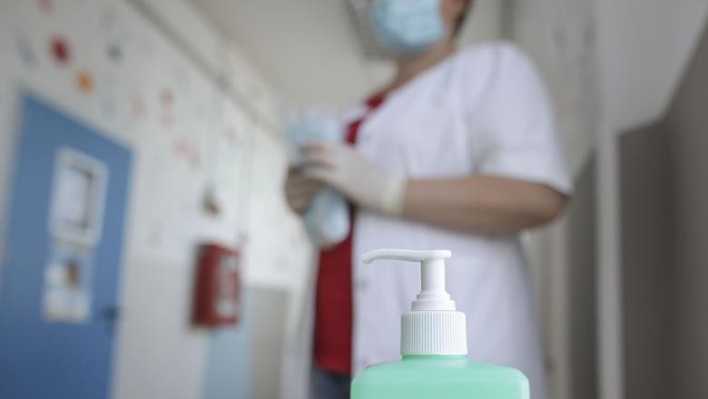 Școala începe fără triaj epidemiologic. ”Să-i verifice părinții!”