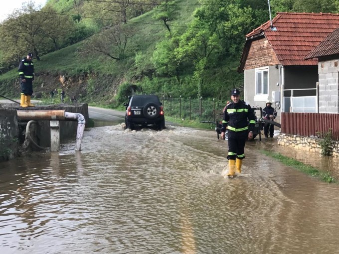 Cod galben de inundații la Arad si alte 11 județe