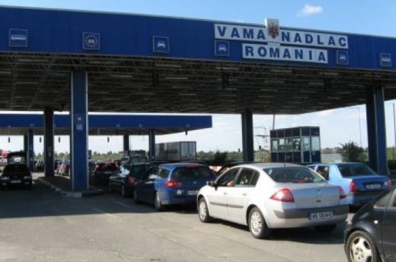 Nebunia continuă la granițele României