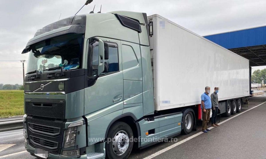 A vrut să treacă frontiera ascuns sub automarfar, dar a fost prins de polițiștii de frontieră arădeni