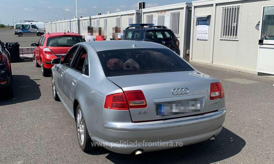 Autoturism căutat de autorităţile din Bulgaria, descoperit la P.T.F. Nădlac II