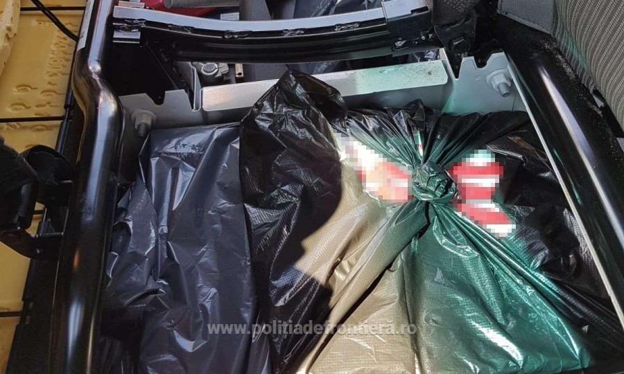 Țigări de contrabandă, depistate de polițiștii de frontieră arădeni