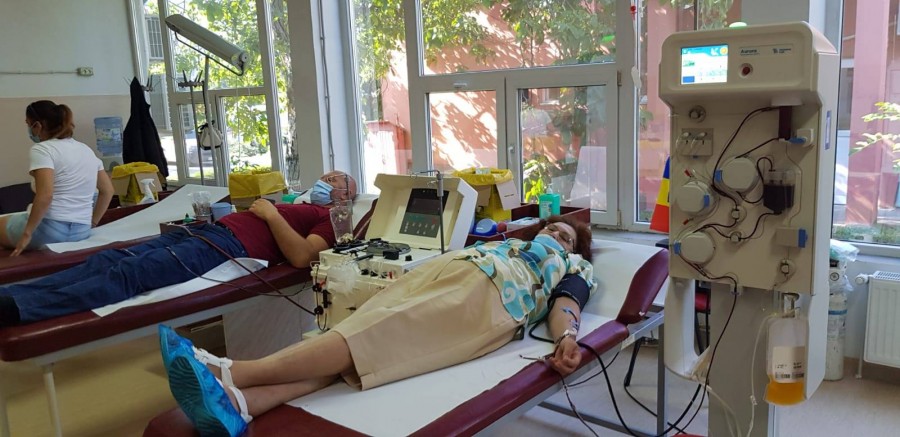 O infirmieră de la Spitalul Judeţean Arad donează pentru a cincea oară plasmă pentru pacienţii COVID-19