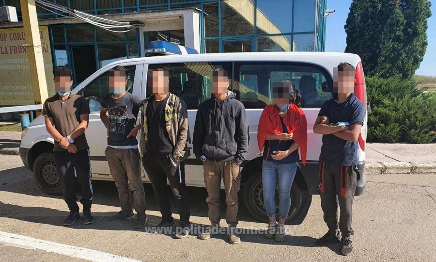 41 de cetăţeni străini au fost depistaţi ascunşi în TIR-uri, la P.T.F. Nădlac II
