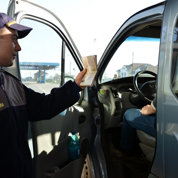 Bărbat de 39 de ani, prins la frontieră conducând un autoturism  fără permis de conducere
