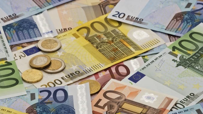Un nou maxim istoric pentru euro