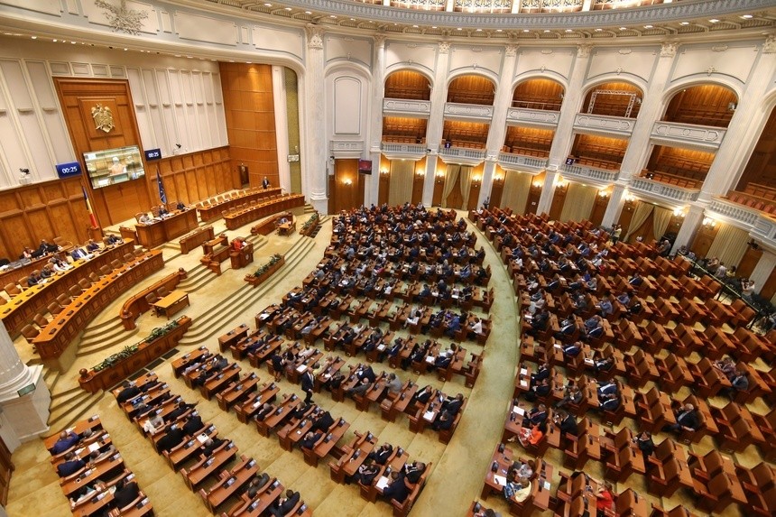 Parlamentul votează astăzi creșteri de pensii și salarii și fonduri suplimentare pentru primari