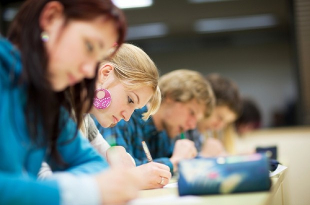 Subvenţiile pentru studenţi au fost majorate; 10% pentru cămine-cantine