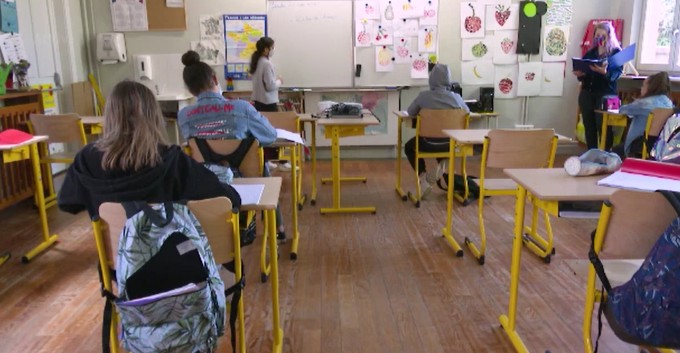 Școlile ar putea decide singure numărul de ore și ce materii să păstreze la clasele V-VIII