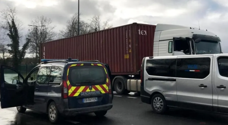 Tragedie în Franța! Un șofer român de TIR a fost găsit mort în cabină