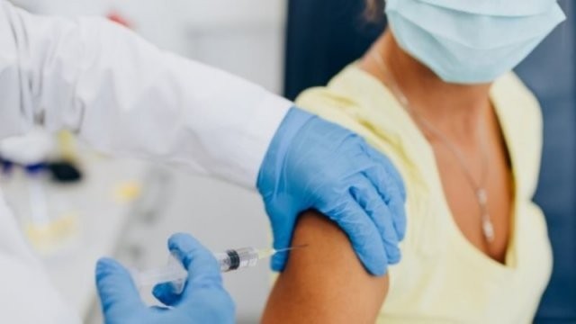 Sute de locuri libere la centrele de vaccinare din judeţul Arad