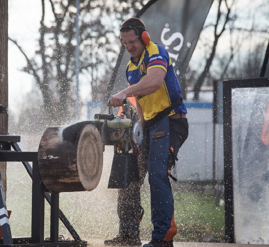 Ionel Mariniță este noul campion național la tăiat lemne în competiția STIHL TIMBERSPORTS. Campionatul avut loc  duminică la Săcuieni.