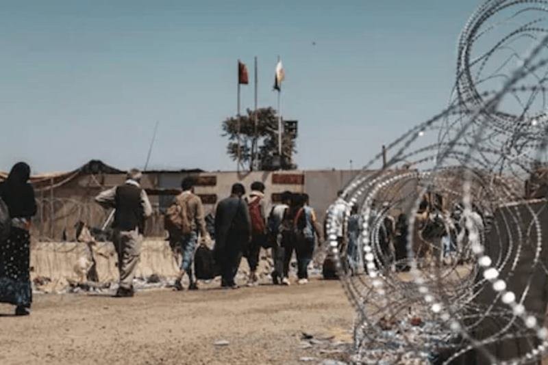 Opt români rămân în Afganistan şi după preluarea puterii de către talibani; de ce refuză să plece