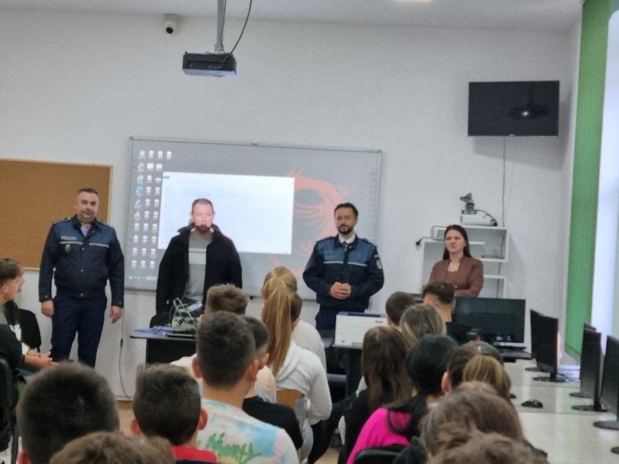 Activități preventive desfășurate de polițiști în școlile arădene