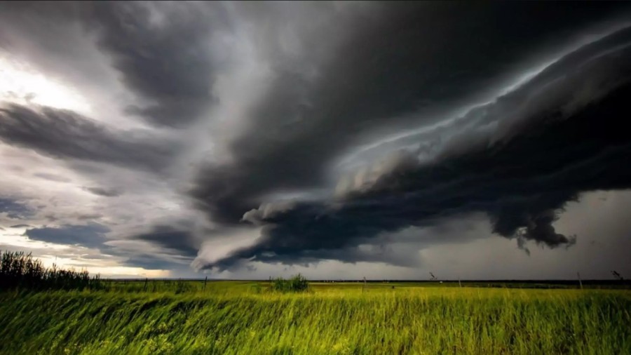 Ciclonul care a măturat Europa ajunge în România. Val de ploi și vijelii în țară. Meteorologul Mihai Huștiu anunță unde lovește urgia