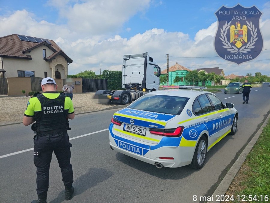 Un camion care circula cu numere false a fost depistat de polițiștii locali în Gai