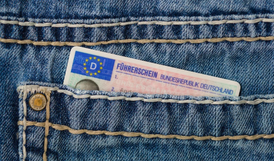 Modificări în Codul Rutier. Lovitură pentru șoferii cu permisul suspendat care nu-și plătesc amenzile