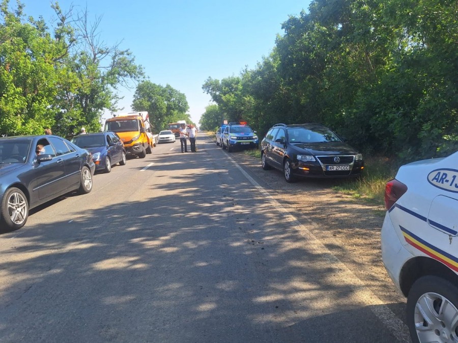 Accident rutier în care au fost implicate 4 autovehicule în apropierea localității Vinga
