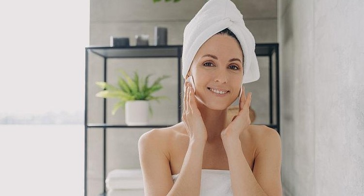 Rutina de îngrijire a dermatologilor: 5 secrete pe care le poți încerca și tu!