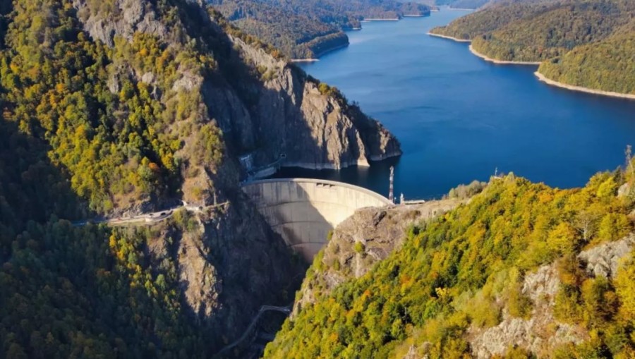 Miturile despre golirea Lacului Vidraru, demontate: Nu există aur în namol, nici ruine secrete
