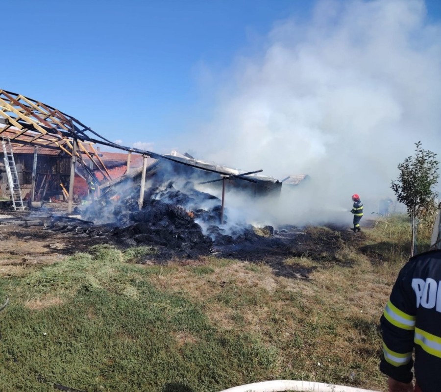Incendiu baloți de paie cu posibilitate de propagare la o anexă în localitatea Birchiș
