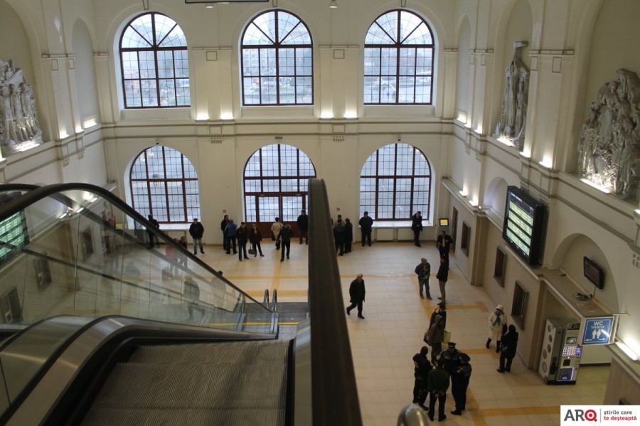 Mersul trenurilor dat complet peste cap; CFR Călători a suspendat și anulat o serie de curse, multe dintre ele folosite de navetiștii arădeni