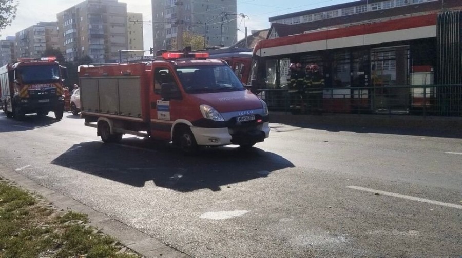 Coliziune în lanț: două tramvaie, un autoturism și 7 VICTIME; unul dintre tramvaie a plecat în oraș fără vatman (FOTO)