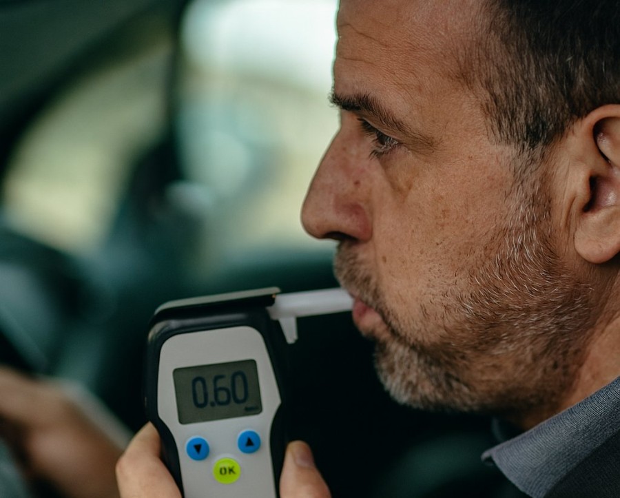 De la Almaș la Șiria, cu rezervorul plin de… alcool