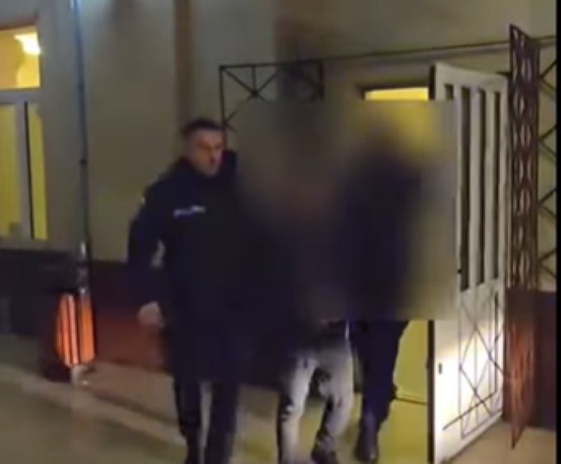 TÂLHĂRIE în Gară: o femeie a fost jefuită în timp ce își număra banii