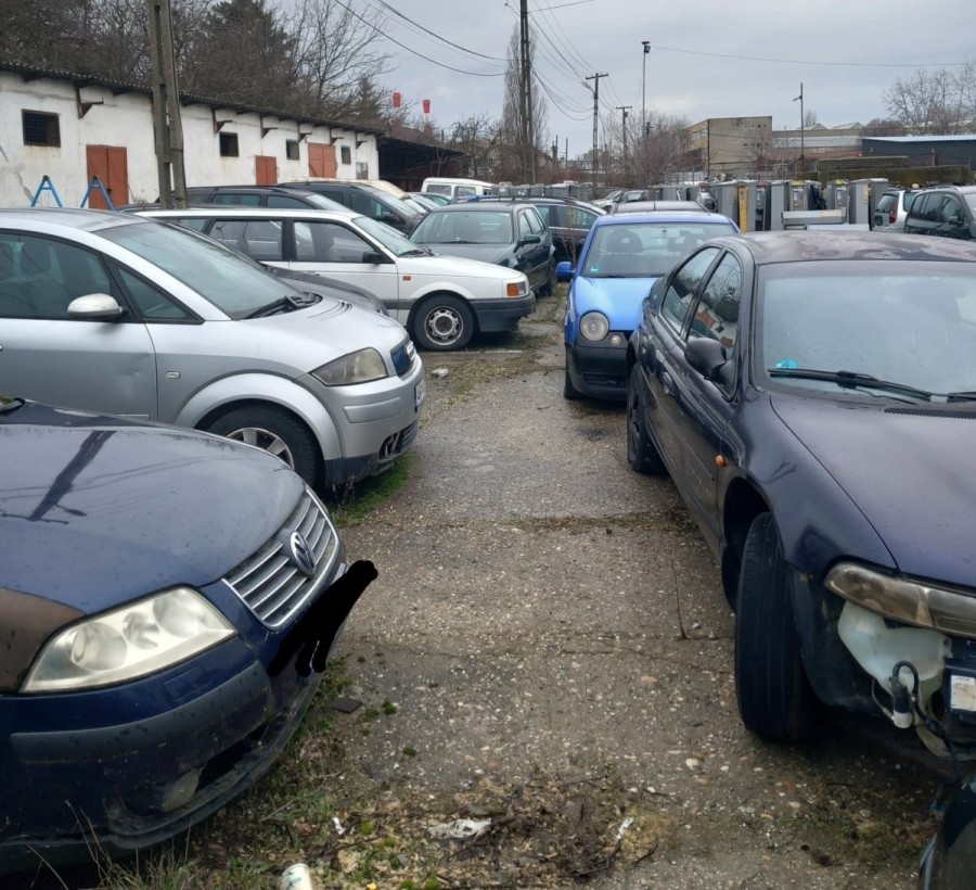 De ce sunt 128 de mașini în depozitul Recons și de ce urmează să fie vândute