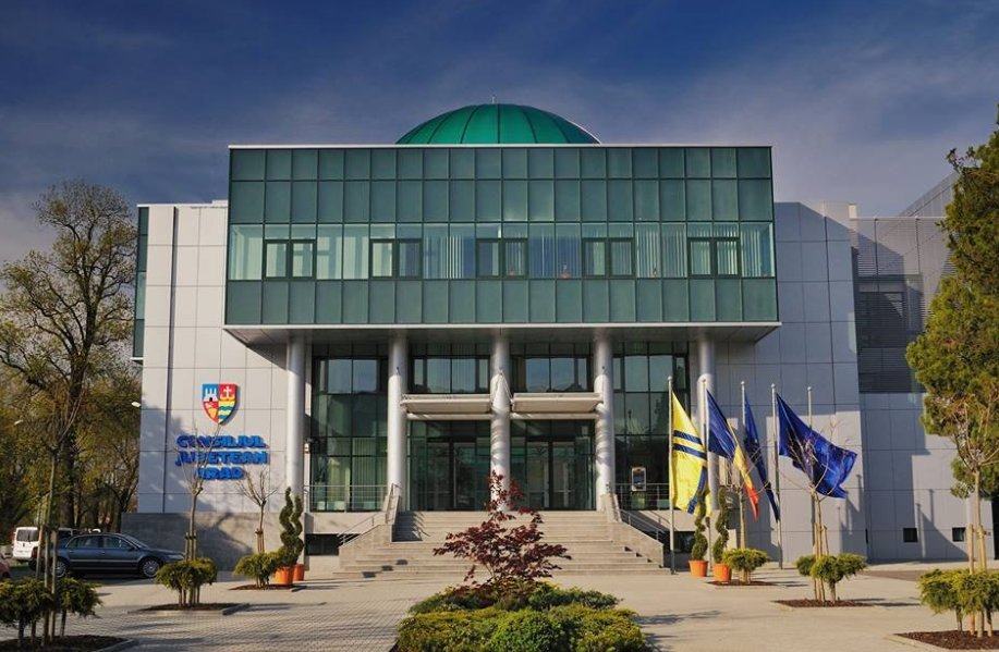 Consiliul Județean amenajează încă o piațetă modernă în Arad