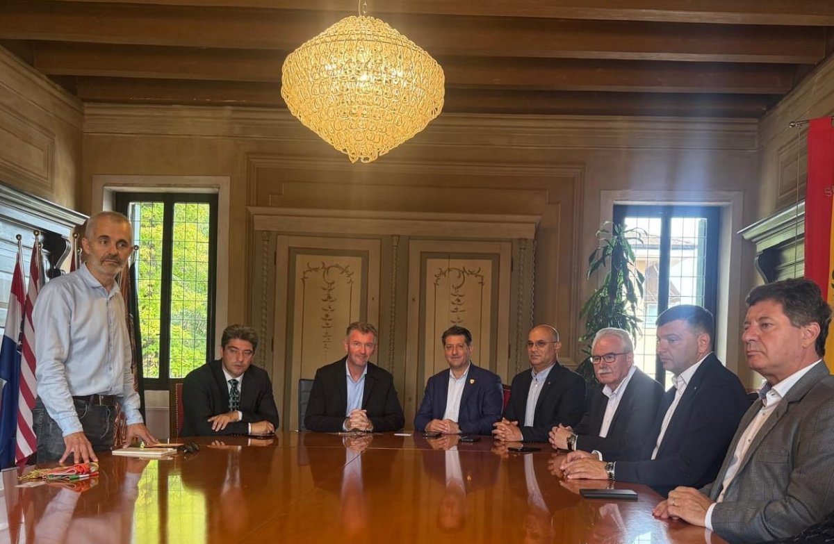 Aradul reia legăturile cu Verona, în administrație, viticultură și educație
