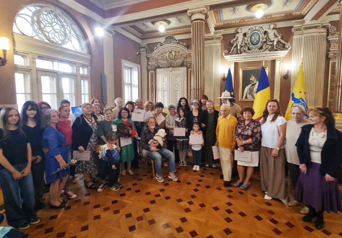  „Universuri în dialog”, în frumoasa Sală Regele  Ferdinand a Primăriei Municipiului Arad