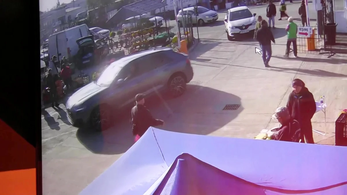 Poliția Arad a căutat două ore două mașini uitate în parcarea Obor