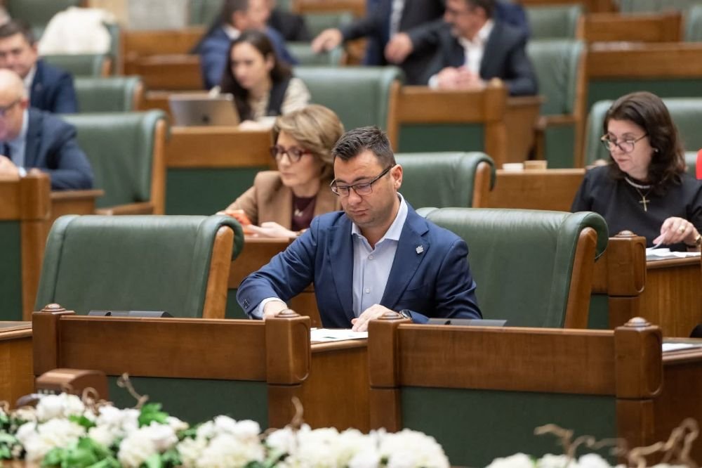 Glad Varga: „Domnule Grindeanu, dacă vreți să conduceți Guvernul, aveți curajul să o spuneți pe față! Altfel, lăsați-l pe premier să-și facă treaba”