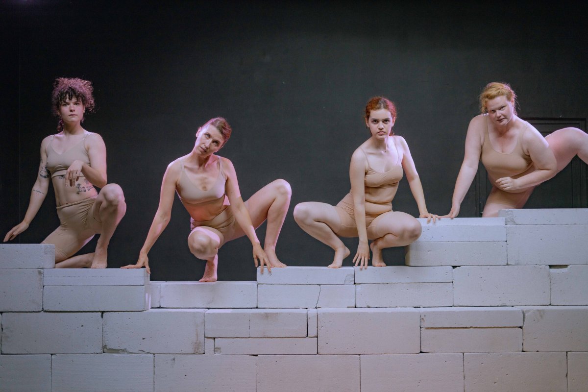 Festivalul Internațional de Teatru Nou – Arad 2026 debutează cu o zi-maraton dedicată dramaturgiei contemporane (FOTO)