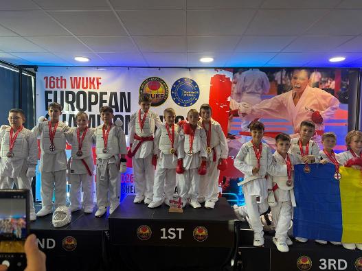 26 de medalii pentru ACS Tiger Karate Arad la Europenele WUKF de la Sheffield